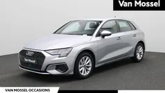 Grijs, metallic lak Gebruikt 2022 Audi A3 Sportback Business Hatchback | € 25.445 (Eerlijke prijs)