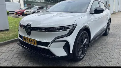 Wit Gebruikt 2025 Renault Megane E-Tech Evolution Hatchback | € 29.690 (Eerlijke prijs)