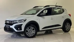 Gebruikt 2023 Dacia Sandero Expression Hatchback | € 18.195 (Eerlijke prijs)