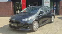 Gebruikt 2023 Toyota Yaris Hybrid Active Hatchback | € 23.499 (Eerlijke prijs)
