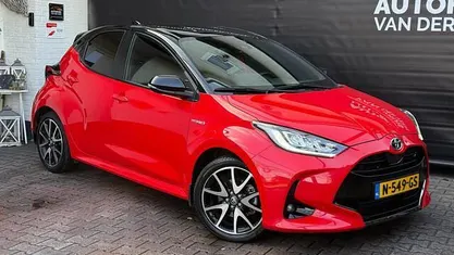 Occasion Toyota Yaris Executive 93 PK (68 kW) 2021 Rood Hatchback