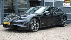 Gebruikt 2022 Porsche Taycan Cross Turismo Sedan | € 62.900 (Eerlijke prijs)
