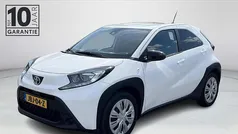 Wit Gebruikt 2022 Toyota Aygo Play Hatchback | € 18.440 (Eerlijke prijs)