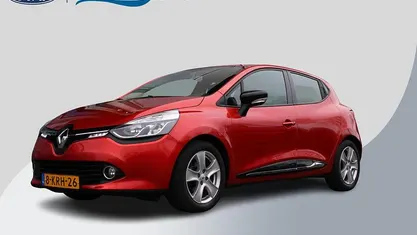 Rood Gebruikt 2013 Renault Clio IV Expression Hatchback | € 7.450 (Eerlijke prijs)