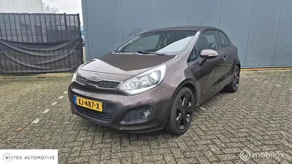 Bruin Gebruikt 2012 Kia Rio Comfort Hatchback | € 4.750 (Eerlijke prijs)
