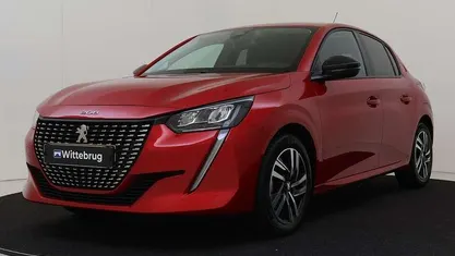Rood, metallic lak Occasion 2023 Peugeot 208 Allure Hatchback | € 16.425 (Eerlijke prijs)