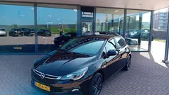 Zwart, metallic lak Gebruikt 2019 Opel Astra Edition Hatchback | € 14.950 (Eerlijke prijs)