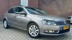 Bruin Gebruikt 2011 VW Passat Highline Sedan | € 4.450 (Goede deal)