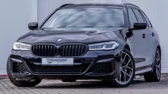 Zwart Gebruikt 2024 BMW 530e M Sport Stationwagen | € 54.900 (Eerlijke prijs)