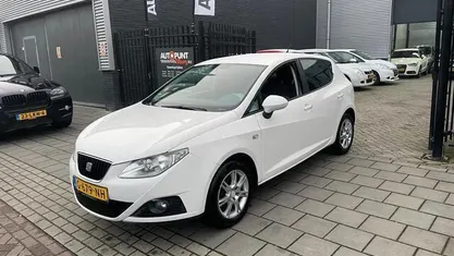 Wit Gebruikt 2009 Seat Ibiza Reference Hatchback | € 3.499 (Eerlijke prijs)