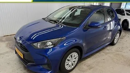 Blauw Occasion 2023 Toyota Yaris Hybrid Active Hatchback | € 21.085 (Eerlijke prijs)