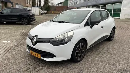 Wit Occasion 2013 Renault Clio R.S. Authentique Hatchback | € 5.788 (Eerlijke prijs)