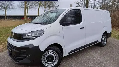 Occasion 2025 Opel Vivaro-e Combi Comfort Van | € 36.395 (Goede deal)