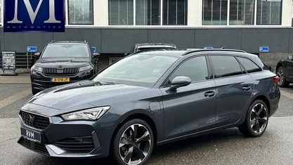 Grijs Gebruikt 2022 Cupra Leon Hatchback | € 27.440 (Eerlijke prijs)