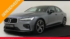 Grijs, metallic lak Gebruikt 2020 Volvo S60 R-Design Sedan | € 29.890 (Eerlijke prijs)