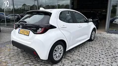 Wit Gebruikt 2022 Toyota Yaris Hybrid Active Hatchback | € 20.900 (Eerlijke prijs)