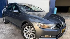 Grijs (metallic) Gebruikt 2015 VW Passat Edition Stationwagen | € 12.995 (Eerlijke prijs)