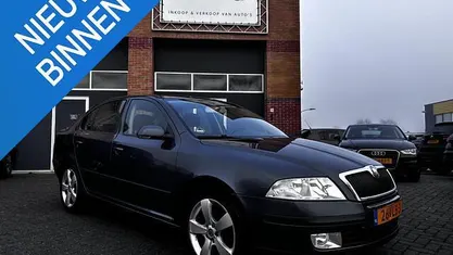 Grijs (metallic) Occasion 2009 Skoda Octavia Business Line Hatchback | € 1.600 (Eerlijke prijs)