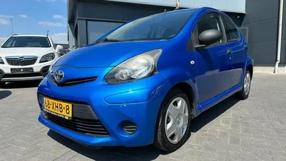 Occasion Toyota Aygo Comfort 68 PK (50 kW) 2012 Blauw, metallic lak Hatchback