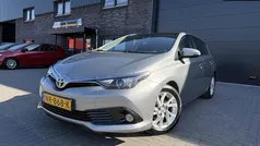 Grijs Gebruikt 2017 Toyota Auris Trend Hatchback | € 14.250 (Eerlijke prijs)