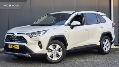Wit Gebruikt 2021 Toyota RAV4 Hybrid Executive SUV | € 37.995 (Eerlijke prijs)