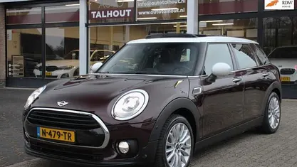 Rood (metallic) Occasion 2016 Mini Cooper Clubman Chili Stationwagen | € 9.700 (Eerlijke prijs)