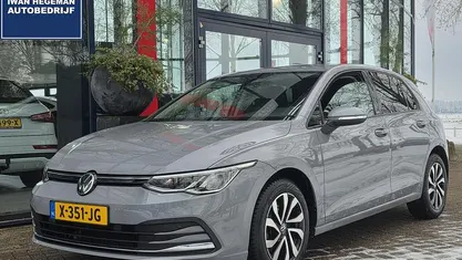 Grijs Gebruikt 2022 VW Golf VIII Hatchback | € 21.490 (Eerlijke prijs)