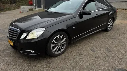 Zwart Gebruikt 2010 Mercedes E200 Avantgarde Sedan | € 8.900 (Goede deal)