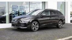 Zwart Nieuw 2024 VW Golf VIII Edition Stationwagen | € 40.777 (Goede deal)