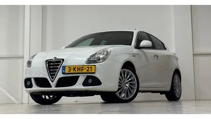 Occasion 2012 Alfa Romeo Giulietta Distinctive Hatchback | € 7.694 (Eerlijke prijs)