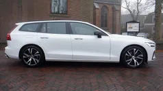 Wit Gebruikt 2022 Volvo V60 Plus Stationwagen | € 31.900 (Eerlijke prijs)