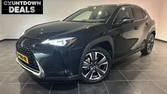 Zwart Gebruikt 2022 Lexus UX 250h SUV | € 31.195 (Eerlijke prijs)