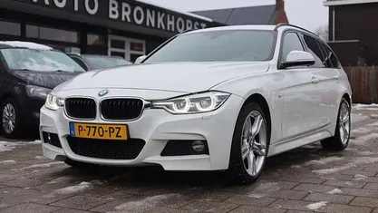 Wit Occasion 2019 BMW 320 M Sport Stationwagen | € 21.950 (Super prijs)