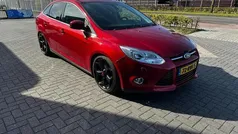 Rood Gebruikt 2011 Ford Focus Titanium Sedan | € 5.999 (Eerlijke prijs)