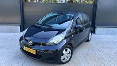 Zwart Gebruikt 2009 Toyota Aygo Hatchback | € 3.495 (Eerlijke prijs)