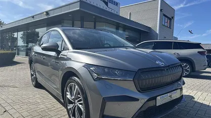 Grijs Gebruikt 2023 Skoda Enyaq iV Sport SUV | € 31.950 (Eerlijke prijs)
