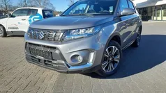 Grijs Gebruikt 2023 Suzuki Vitara Style SUV | € 24.900 (Eerlijke prijs)