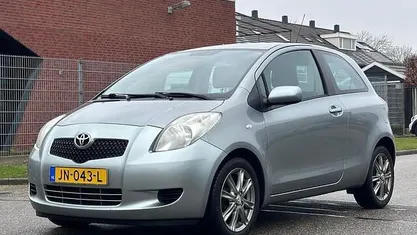 Occasion Toyota Yaris Terra 87 PK (63 kW) 2006 Grijs Hatchback