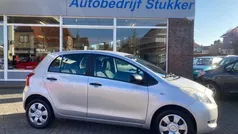 Grijs Gebruikt 2007 Toyota Yaris Terra Hatchback | € 3.495 (Eerlijke prijs)