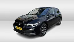 Zwart, metallic lak Gebruikt 2021 VW Golf VIII Style Hatchback | € 24.450 (Goede deal)