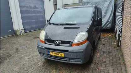 Zwart Gebruikt 2003 Renault Trafic MPV | € 1.250 (Eerlijke prijs)