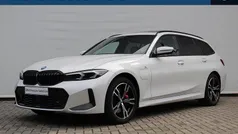 Wit Gebruikt 2025 BMW 330e Executive Stationwagen | € 53.750 (Eerlijke prijs)