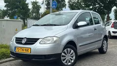 Grijs, metallic lak Gebruikt 2006 VW Fox Trendline Hatchback | € 1.750 (Eerlijke prijs)