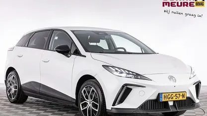 Wit Gebruikt 2025 MG MG4 EV Luxury Hatchback | € 24.900 (Super prijs)