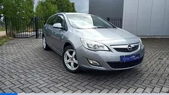 Grijs, metallic lak Gebruikt 2011 Opel Astra Edition Stationwagen | € 3.990 (Eerlijke prijs)