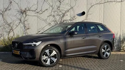 Grijs Occasion 2025 Volvo XC60 Plus SUV | € 58.894 (Eerlijke prijs)