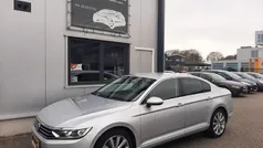 Grijs, metallic lak Gebruikt 2018 VW Passat Comfortline Sedan | € 14.949 (Eerlijke prijs)