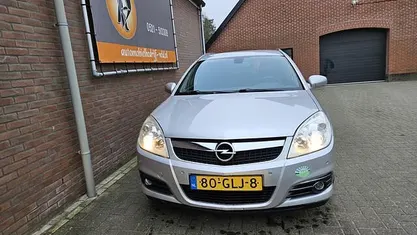 Grijs (metallic) Gebruikt 2008 Opel Vectra Executive Stationwagen | € 1.745 (Goede deal)