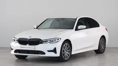 Wit Gebruikt 2021 BMW 330e Comfort Edition Sedan | € 34.950 (Eerlijke prijs)