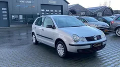 Grijs, metallic lak Gebruikt 2003 VW Polo Hatchback | € 999 (Goede deal)